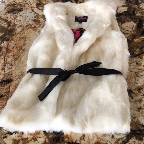 ▪️HP/Snowday Faux Fur Belted Vest/Ivory - Picture 2 of 4